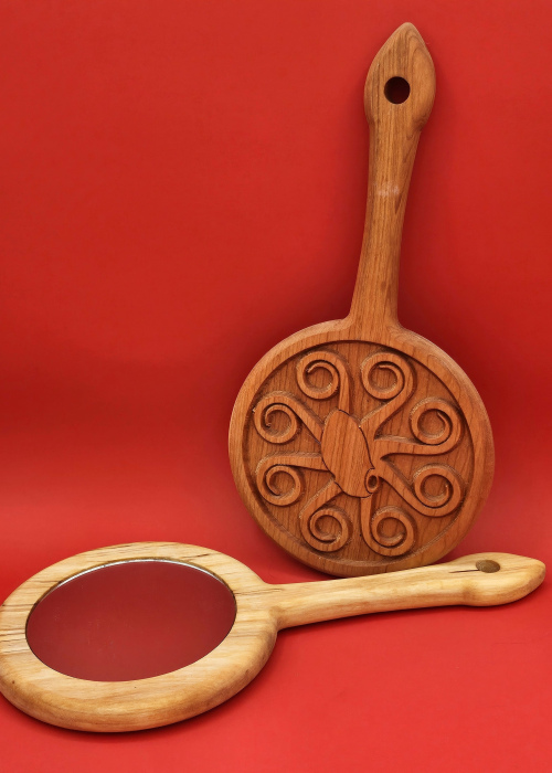 Handcrafted Wooden Hand Mirrors – Customizable Nordic-Inspired Designs